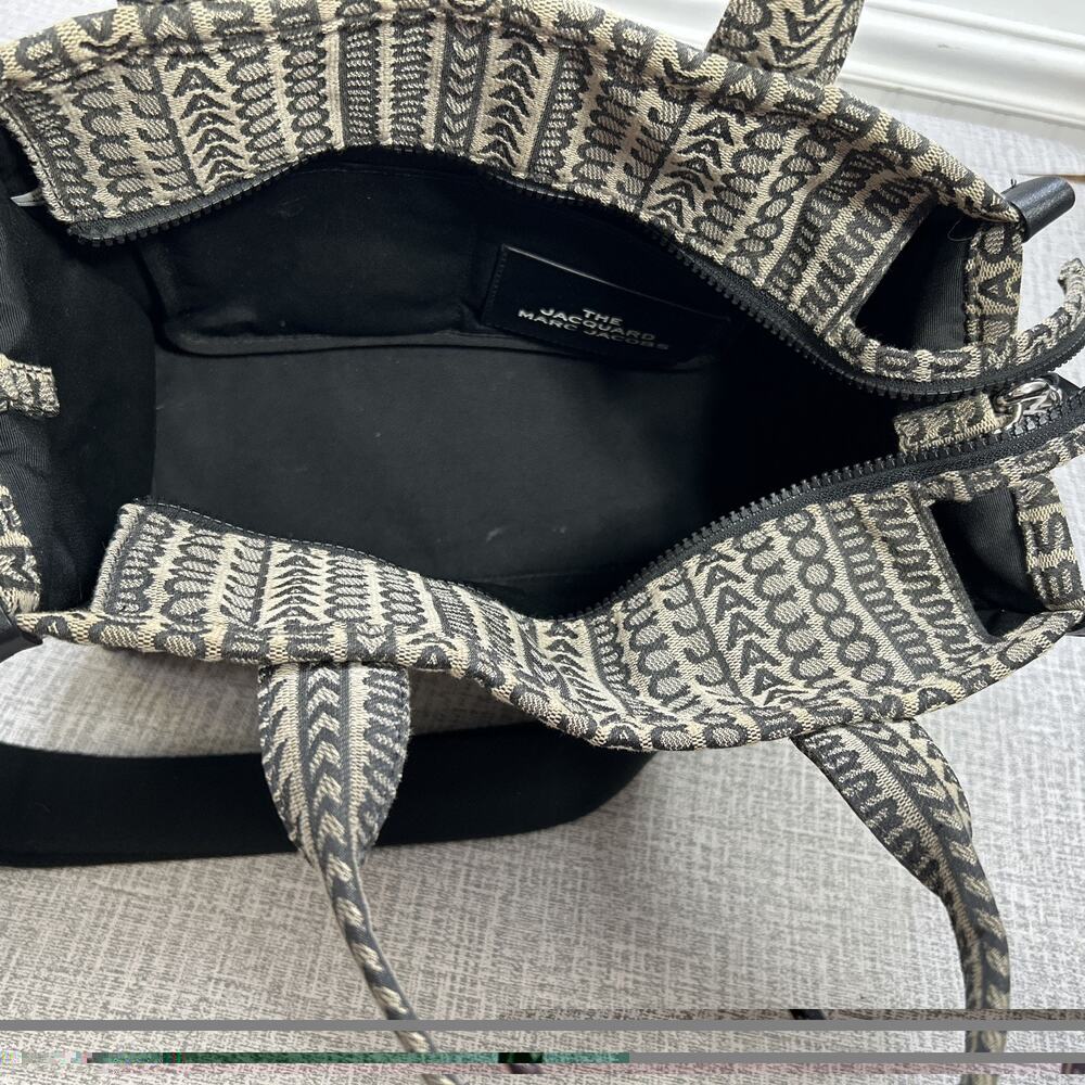 Marc Jacobs Medium Jacquard - The Tote Bag -Beige Black Woven Crossbody Logo - Picture 6 of 10